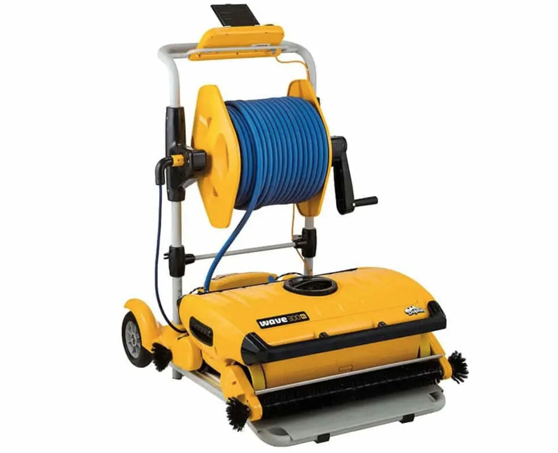 Робот-очиститель DOLPHIN WAVE 300 XL для чистки олимпийских бассейнов длиной до 50 метров