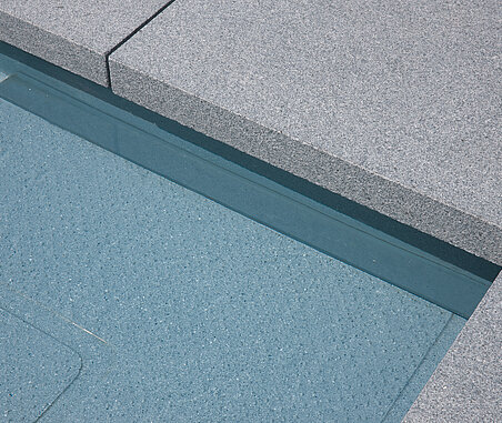 Опции композитного бассейна - Бортовой камень из гранита