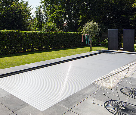 Опции композитного бассейна - жалюзийное покрытие