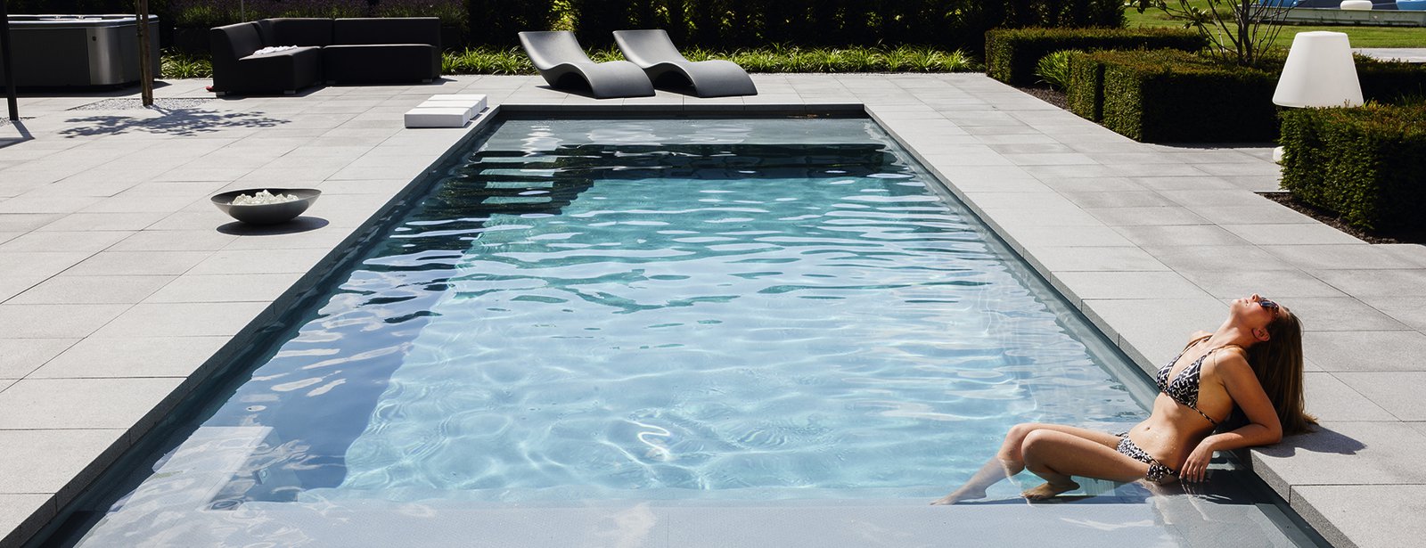 Композитный бассейн RivieraPool WETLOUNGE