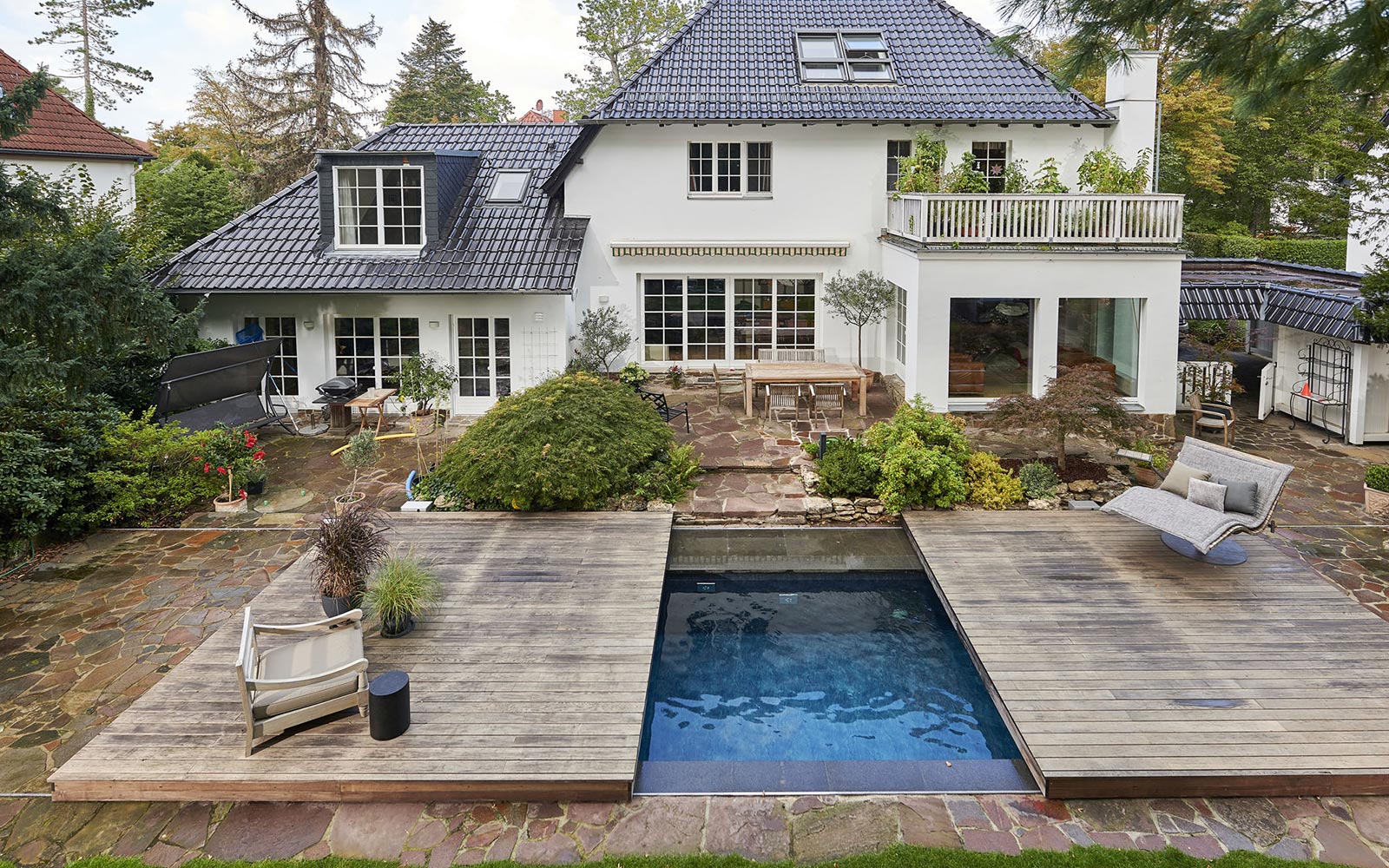 Сдвижная терраса и покрытие для бассейна TROPICA HOLZDECK