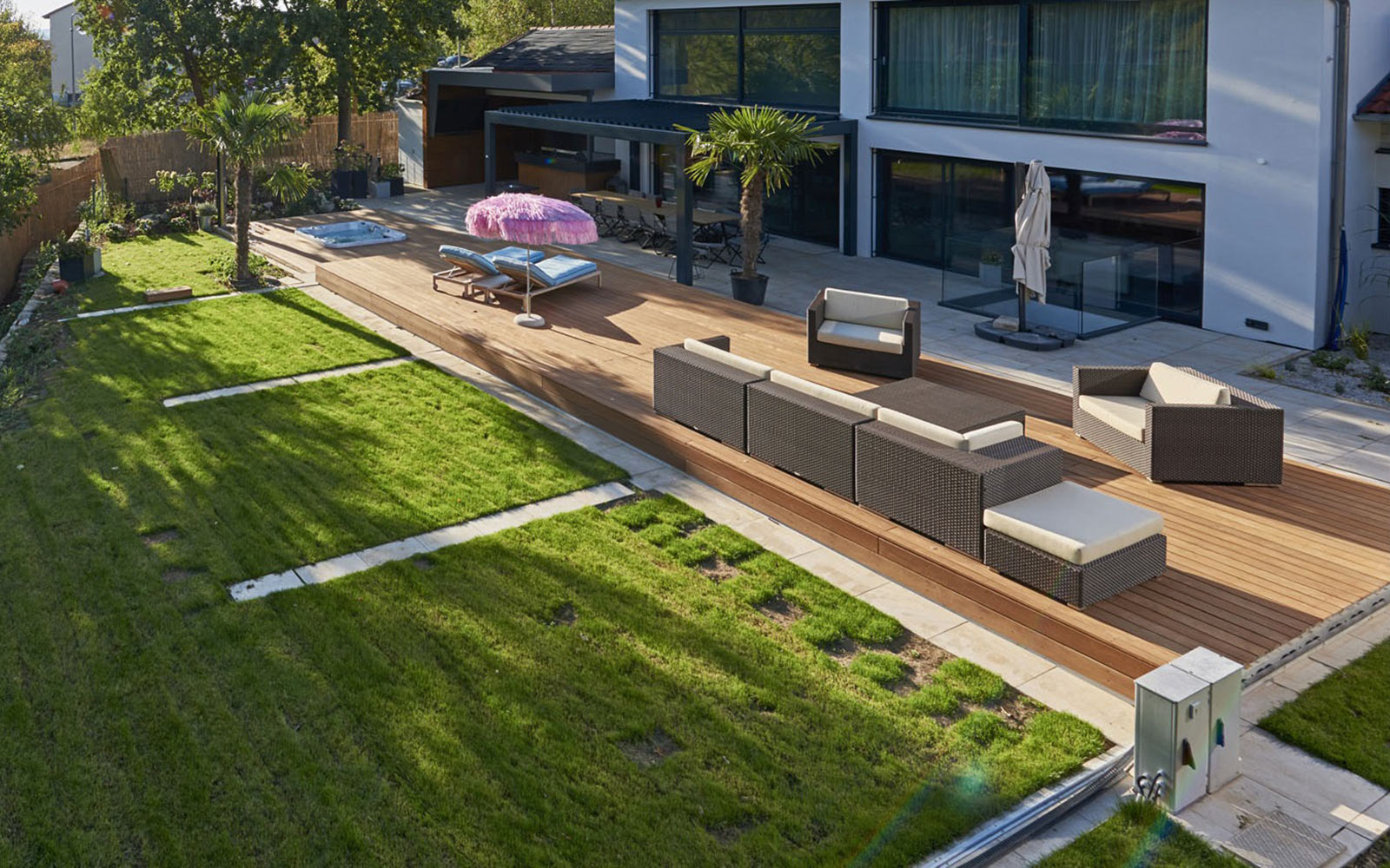 Сдвижная терраса и покрытие для бассейна TROPICA HOLZDECK